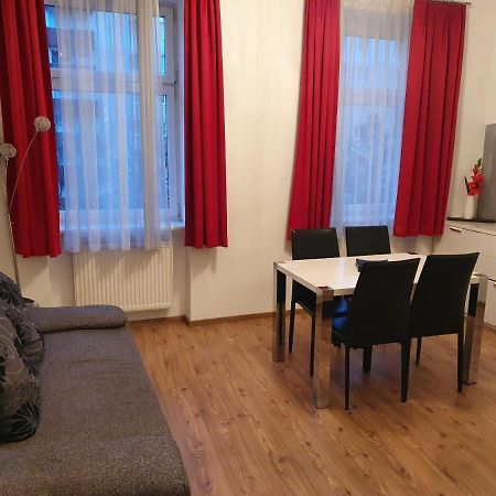 Vibrant Red Apartment I Contactless Check-In เวียนนา ภายนอก รูปภาพ