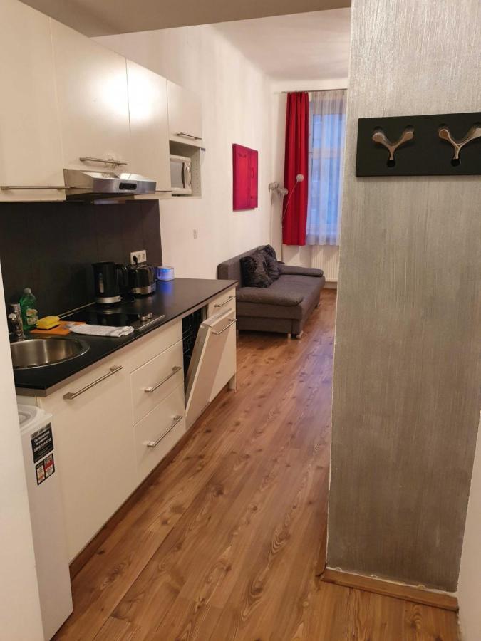 Vibrant Red Apartment I Contactless Check-In เวียนนา ภายนอก รูปภาพ